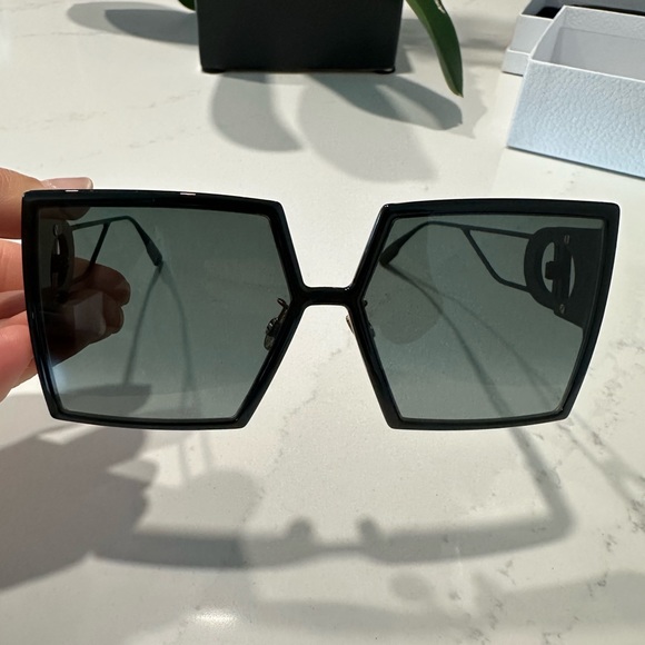 COPY - Dior 30Montaigne oversized frame sunglasses - Picture 4 of 5